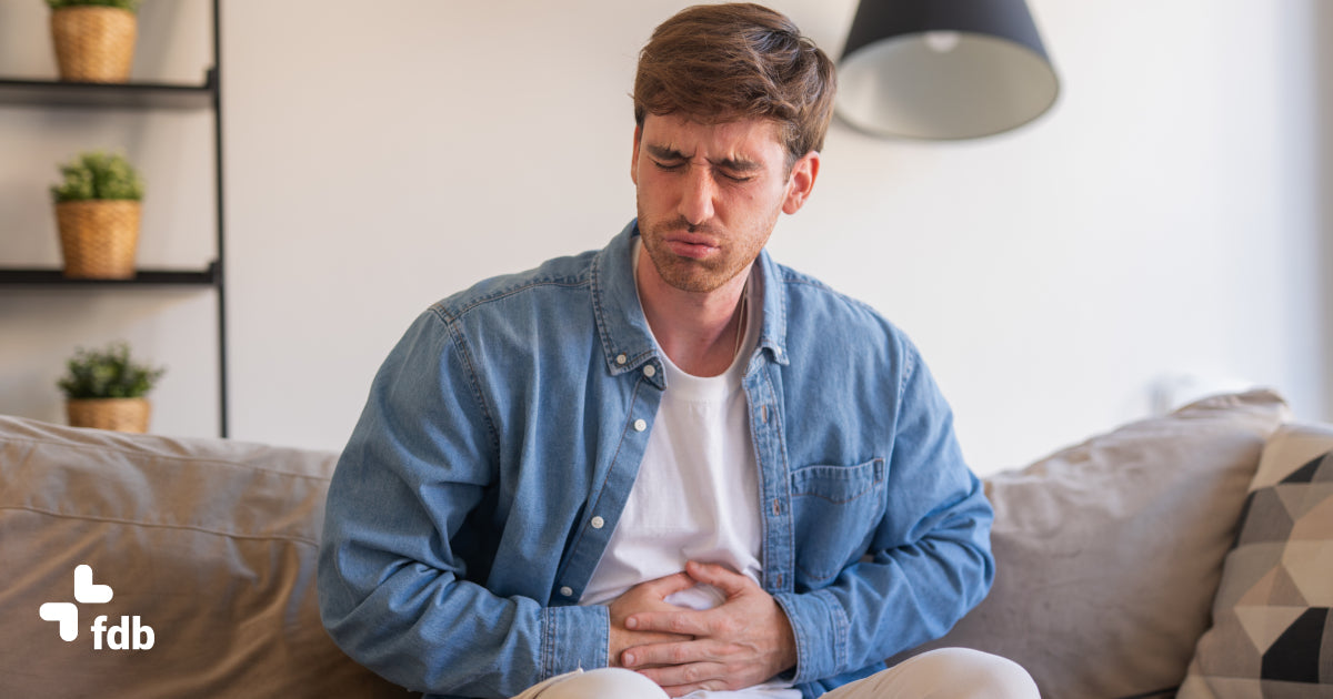 Giovane uomo soffre di intestino irritabile